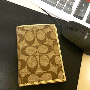 🌺COACH PASSPORT WALLET🌺